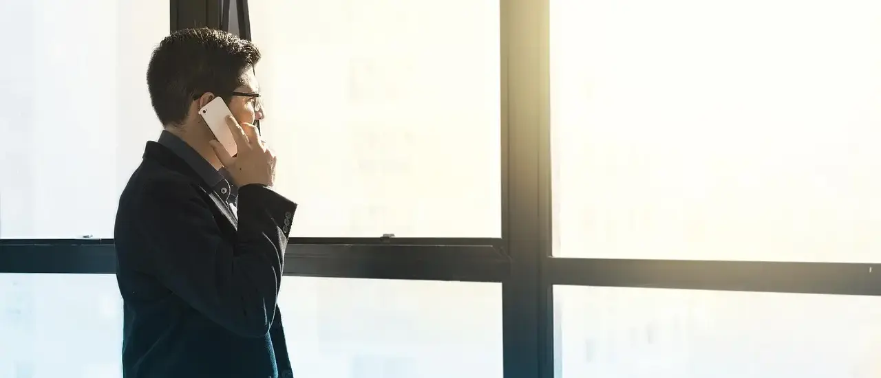 75 62 33 33: Hvem står bag?