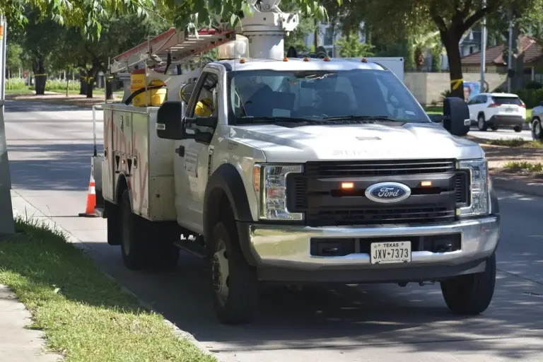 9 måder at skjule ledninger bag et væghængt tv