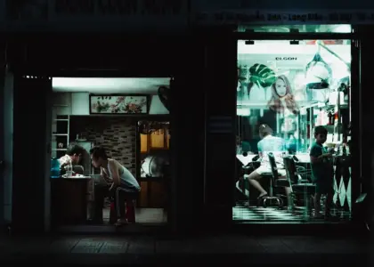 Hvad koster en træterrasse på 50 kvm? Så meget skal du regne med - og sådan sparer du