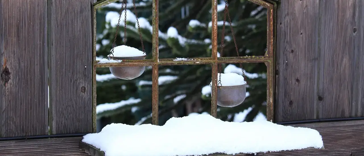 Hvordan sætter man hegn op? 7 nemme trin til et holdbart og pænt hegn