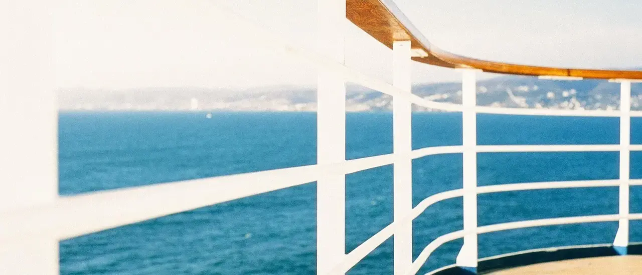 Kan man montere et terrasserækværk uden at bore i terrassebrædderne?