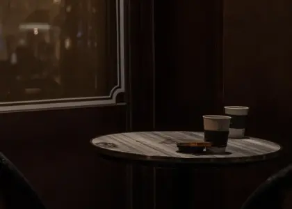 Kompakte bistrosæt til smalle altaner: mål og tips